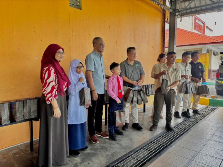 BRL spreads Ramadan cheer with aid to school, oldfolks home
